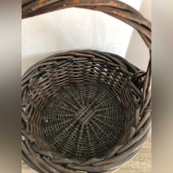 Large Brown Wicker Basket - Picture 11 of 12